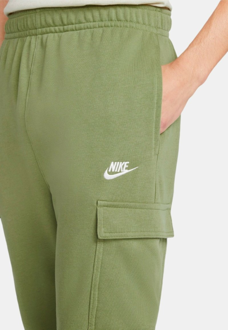 Nike Sportswear Pantaloni sportivi green/oliva screziato Zalando