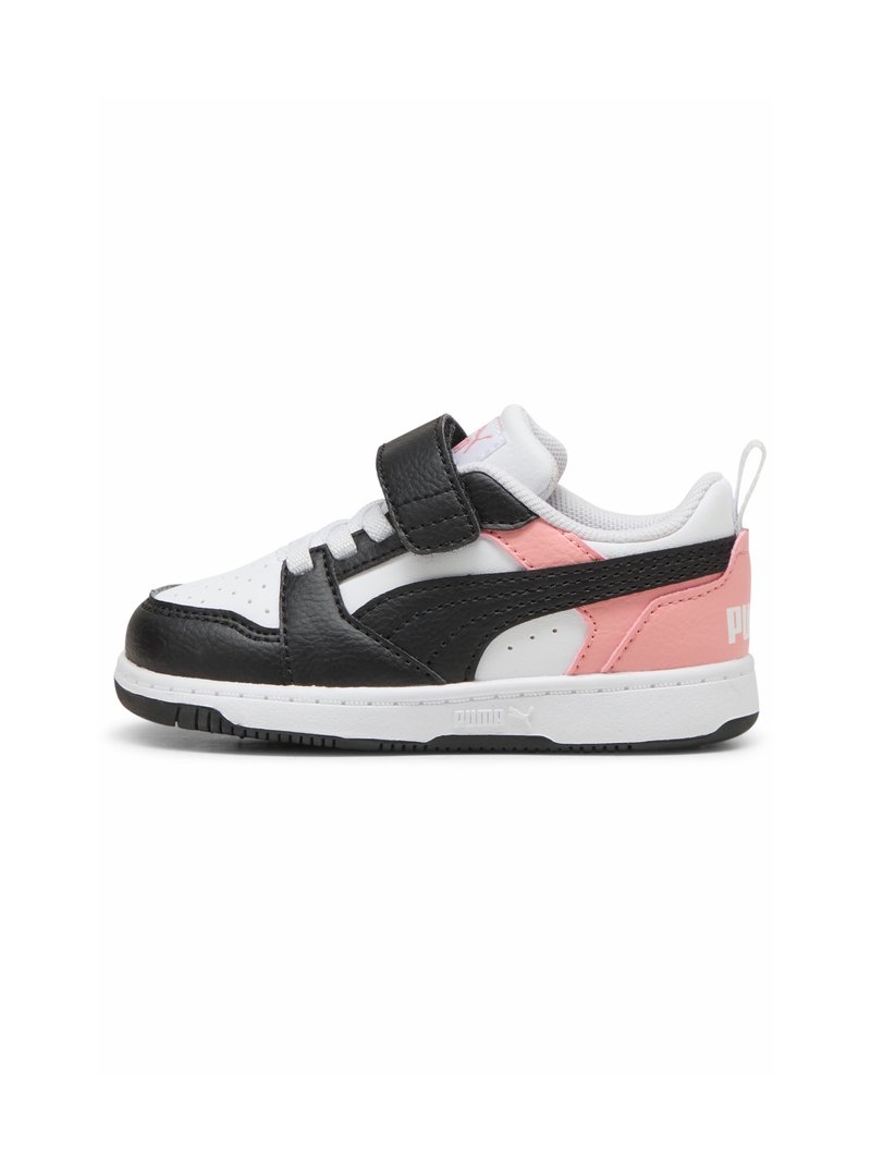 Fekete, fehér és rózsaszín sneaker bőrből készült felsőrésszel, perforált orral, kontrasztos részletekkel, állítható pánttal és gumitalppal.