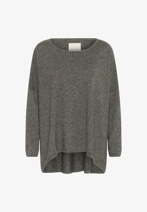 Grå strikket sweater med en afslappet pasform, rund halsudskæring og lange ærmer. Har en lidt længere bagkant og blød tekstur.