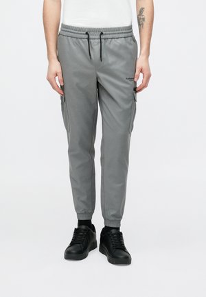 - Spodnie treningowe