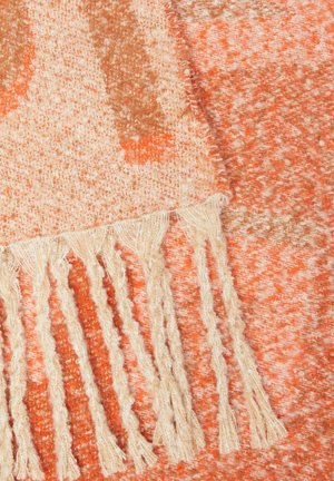 Teksturowany pomarańczowo-kremowy szalik z marmurkowym wzorem i frędzlami oraz skręconymi włóknami. Miękka, tkana tkanina zapewniająca ciepło.