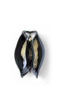Mianqa Clutch - black snake