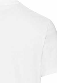 Hvid bomulds t-shirt med rund halsudskæring og korte ærmer, glat tekstur med en standard pasform, ingen synlige mønstre eller detaljer.