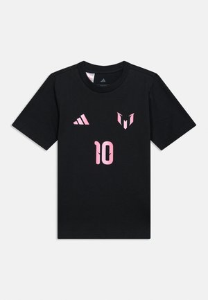 Schwarzes, kurzärmeliges Sportshirt mit pinkfarbenem Adidas-Logo, stilisiertem "M"-Emblem und der Nummer 10 in der vorderen Mitte.