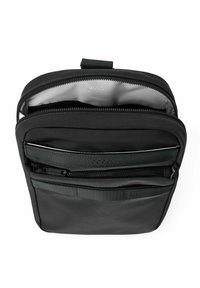 Borsa ECCO nera con più scomparti con zip. Accentatura verde testurizzata sulla tasca anteriore. Fodera interna grigia liscia. Materiale resistente.