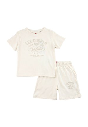 Ensemble pour enfants composé d'un t-shirt crème à manches courtes et d'un short à taille élastique, avec logo Lee Cooper estompé et texte sur le devant.