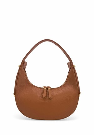 Sac à main en cuir marron texturé en forme de croissant avec une anse supérieure unique et deux curseurs de fermeture éclair en métal doré.