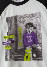 MINOTI RAGLAN  - Potiskana majica - off white/black