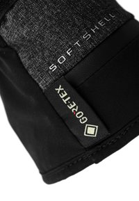 Schwarze Softshell-Handschuhe mit einem strukturierten grauen Stoff auf der Rückseite, GORE-TEX-Label und verstärkten Nähten für Langlebigkeit.