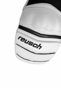 Weißer Torwarthandschuh mit schwarzen Akzenten, ausgestattet mit einem strukturierten Griff, gepolstertem Handflächenbereich und gesticktem "reusch"-Logo auf der Vorderseite.