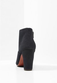 Chie Mihara Botines - dark blue