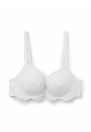 Soutien-gorge en dentelle blanche avec des bonnets rembourrés, des bretelles réglables et des bords festonnés. Présente des motifs floraux complexes et une texture lisse.