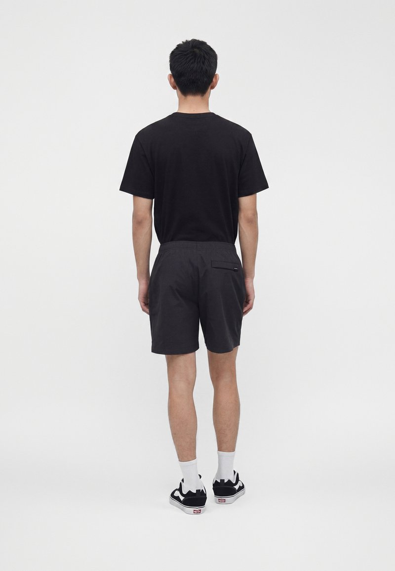 Carhartt WIP TRAVON - Shorts - black