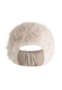 Pihe-puha műszőrme fülmelegítő világos bézs színben, kerek formájú, texturált külsővel és sima alsó résszel, rugalmas pánttal a biztonságos illeszkedés érdekében.