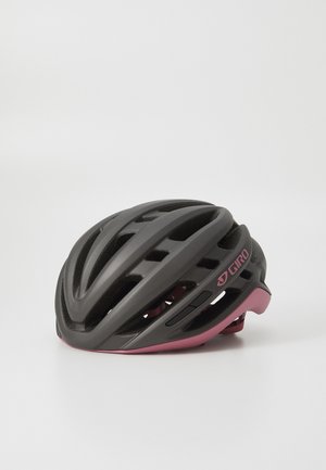 Schwarzer und pinker Fahrradhelm mit elegantem Design, mehreren Belüftungsöffnungen und verstellbarem Riemen. Giro-Logo deutlich sichtbar.