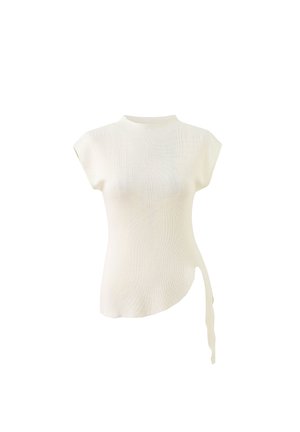 Haut en tricot sans manches couleur crème avec col haut et ourlet asymétrique doté d'un long lien latéral étroit.