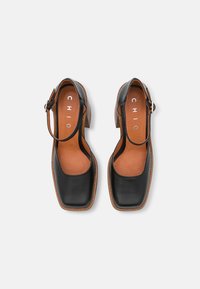 Chio Saltos altos - black buttero