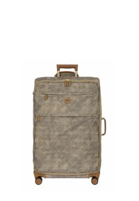 Valise à roulettes avec extérieur en tissu beige texturé, accents marron, poignée supérieure et quatre roulettes noires pour la mobilité. Comprend une poche avant.