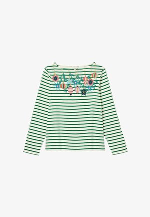 Zöld és fehér csíkos, hosszú ujjú ing, színes hímzett díszítő elemekkel, amelyek mintákat és csillagokat tartalmaznak a nyakkivágásnál.