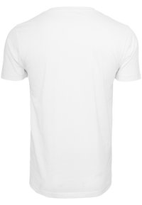 Hvid bomulds t-shirt, korte ærmer, rund hals, ensartet design, blød tekstur, ingen synlige mønstre eller detaljer på bagsiden.