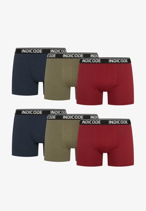 Vier paren van katoenen boxershorts in marineblauw, olijfgroen en rood, met een zwarte tailleband met 'INDICODE' merknaam.