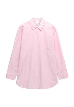 Jasnoróżowa koszula z długim rękawem, z kołnierzykiem zapinanym na guziki, przednią kieszonką i prążkowaną fakturą. Posiada luźny krój i zaokrąglony dół.