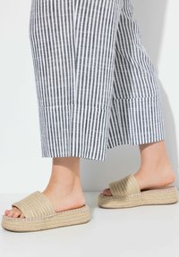 Ulla Popken COASTAL STRIPE ELASTIC CULOTTES - Kalhoty - marine