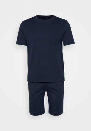 Námornícky modré bavlnené tričko s krátkymi rukávmi a vreckom na hrudi, skombinované s nohavicami po kolená v rovnakom materiáli a farbe.