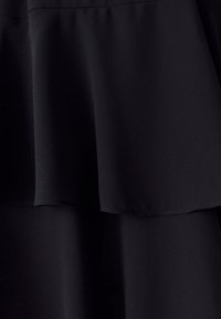 Unselected, black