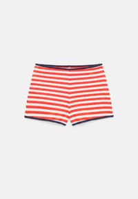 Short de bain rayé horizontal rouge et blanc avec bordure bleu marine à la taille et aux ouvertures des jambes, posé à plat sur un fond blanc.