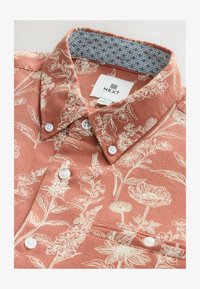 Sélectionné, rust red