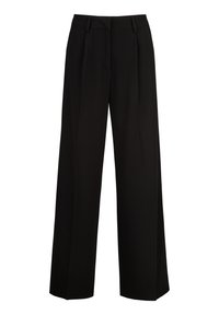 Zwarte wijde broek met een gladde textuur, met voren geplooide details en een platte tailleband. Geen zichtbare metalen elementen of patronen.