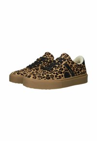Zapatillas de leopardo con textura suave, cordones negros y suela de goma. Presentan un forro suave y un detalle de marca en el lateral.