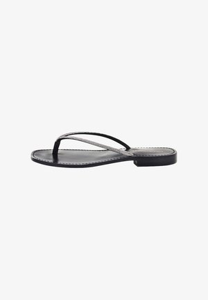 Sandal en flip-flop noir avec une semelle plate. Présente deux fines lanières avec un accent en argent texturé. Design minimaliste sans talon.