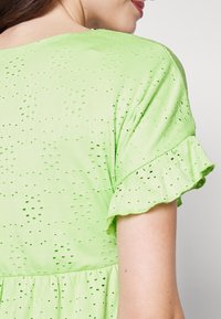 MAMALICIOUS MLDINNE TOP  - Μπλουζάκι με στάμπα - jade lime