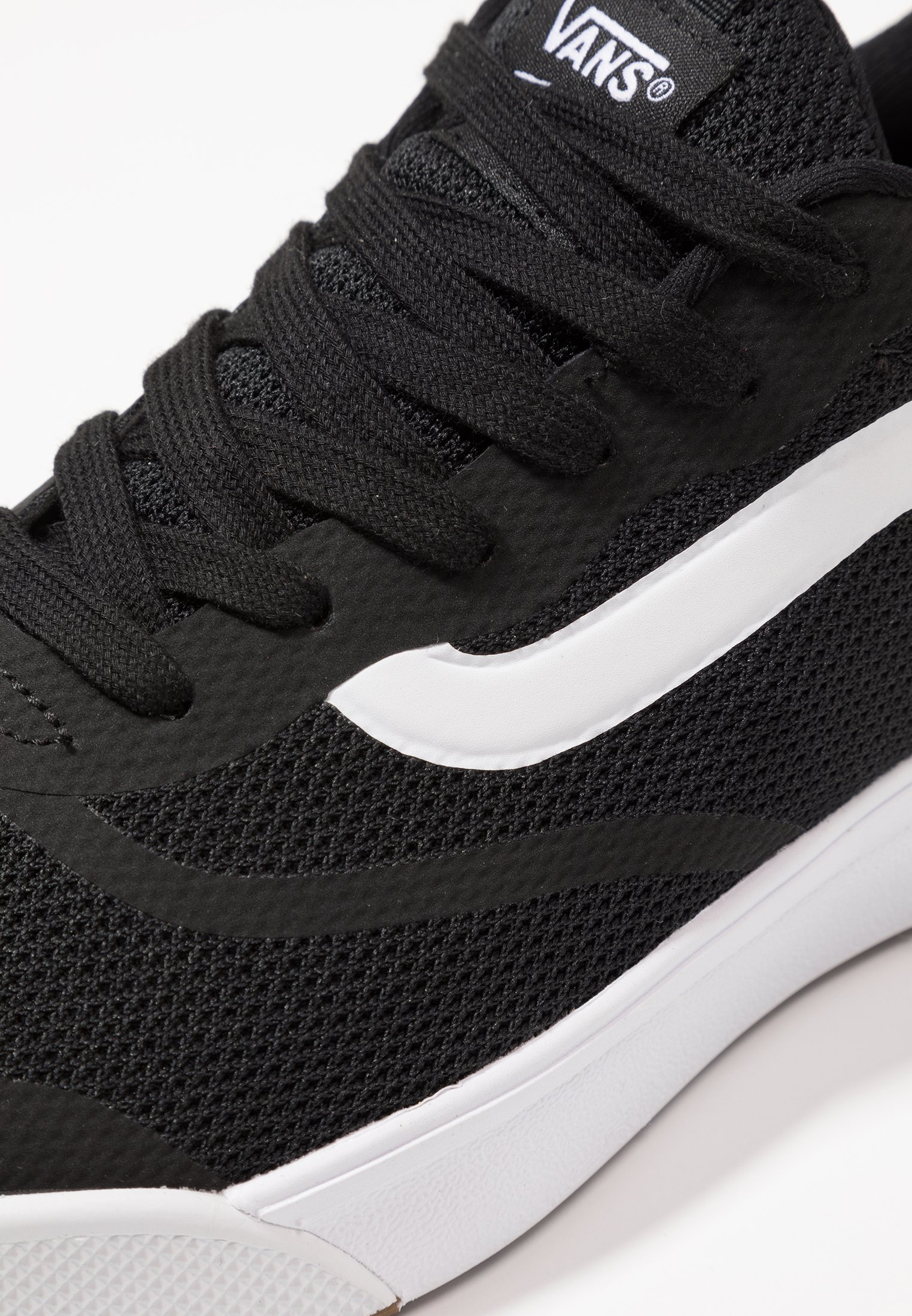 black ultrarange rapidweld trainers