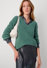 Marc O'Polo LONGSLEEVE V NECK - Pulover - smooth green