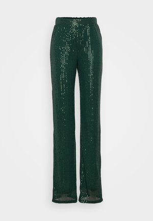 Grønne paljettbukser med løs passform, elastisk midje og rette ben. Stoffet har en blank, teksturert overflate med skinnende detaljer.