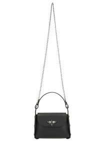 Borsa in pelle nera con tracolla a catena, forma rettangolare, accento a forma di ape in argento sul davanti e superficie liscia.
