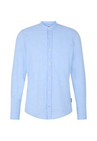 Camicia in lino azzurro chiaro con maniche lunghe, colletto a fascetta, chiusura frontale con bottoni e una texture sottile. Presenta un piccolo tag con logo sul lato.