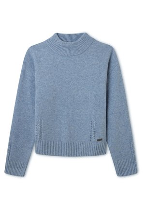 Jasnoniebieski sweter dzianinowy z długimi rękawami, prążkowanym stójką, mankietami, lamówką i subtelnymi pionowymi przeszyciami w okolicach talii.