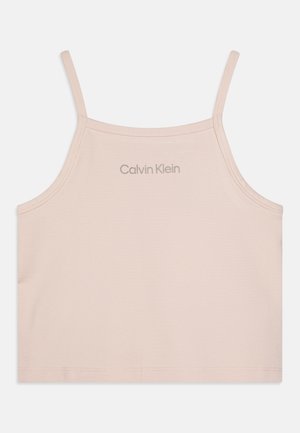 Svijetlo ružičasti pamučni crop top s tankim naramenicama, s diskretnim Calvin Klein logom otisnutim na leđima. Glatka tekstura i jednostavan dizajn.