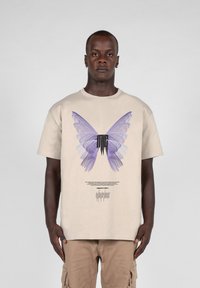 MJ Gonzales METAMORPHOSE V 6 X HEAVY TEE - Camiseta estampada - sand