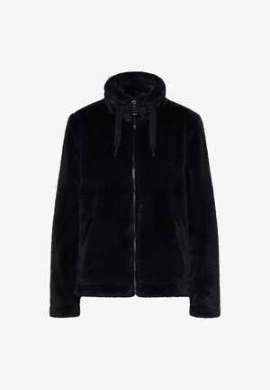 Czarna kurtka z sztucznego futra z wysokim kołnierzem, zamkiem z przodu i elastycznymi mankietami. Posiada sznurki na kołnierzu do regulacji i ocieplenia.