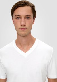 s.Oliver T-shirt basique - weiß