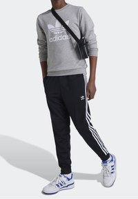 adidas Originals Träningsbyxor - black