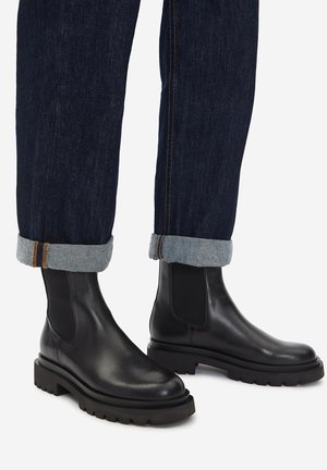 Stivaletti con plateau - black