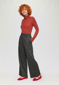 QS Broek - schwarz