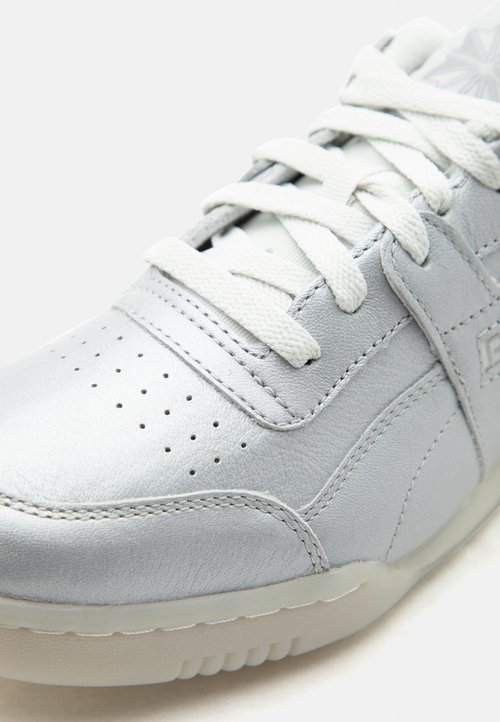 Reebok Workout Plus 'Silver Metallic Chalk Vintage Chalk' — foto 6