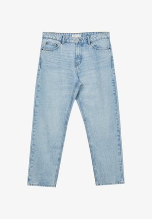 Jeans in denim azzurro con taglio dritto, cinque tasche e chiusura con bottone in metallo. Il tessuto presenta leggere scoloriture e dettagli di cucitura.